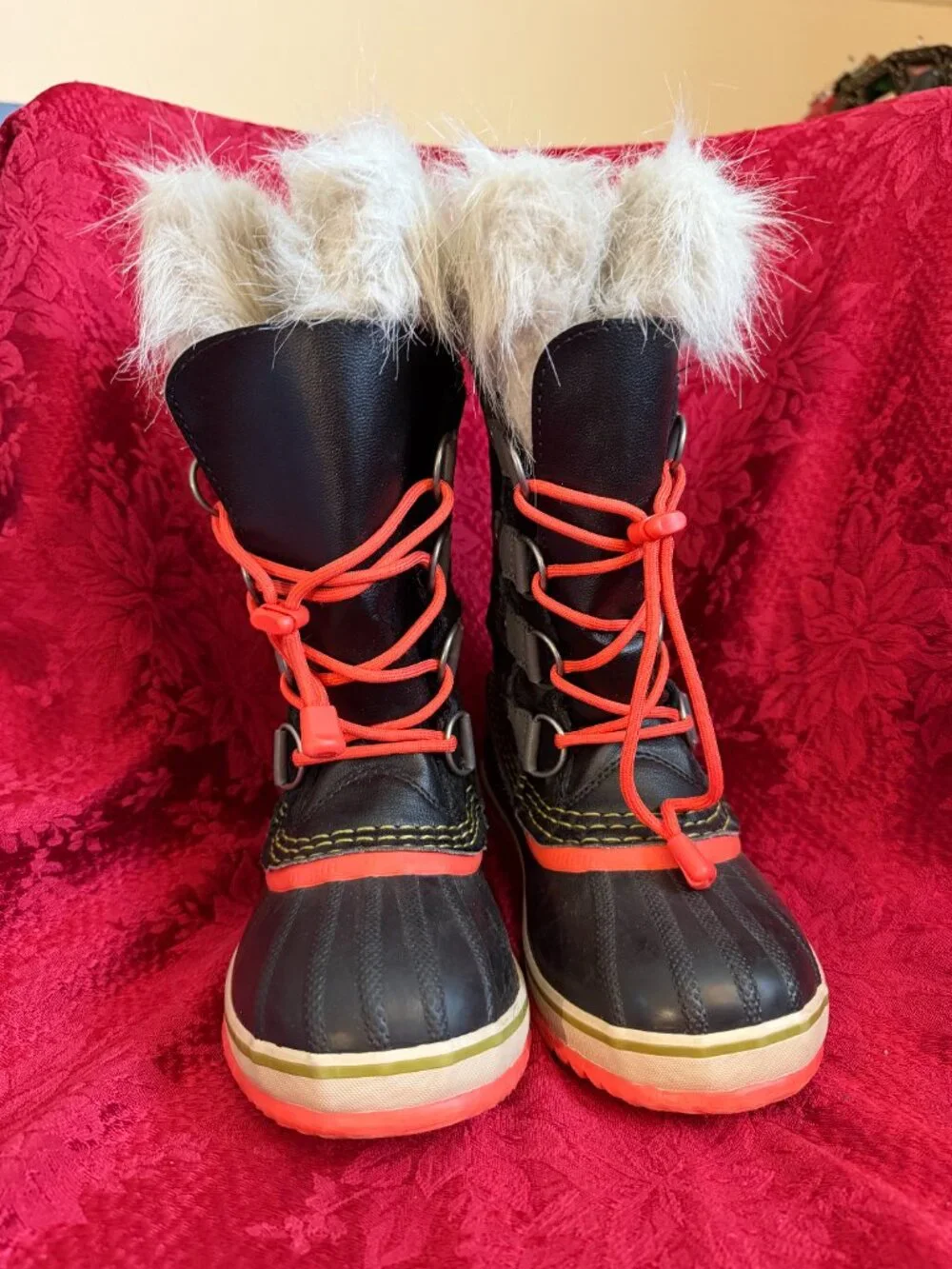 Sorel gently preloved